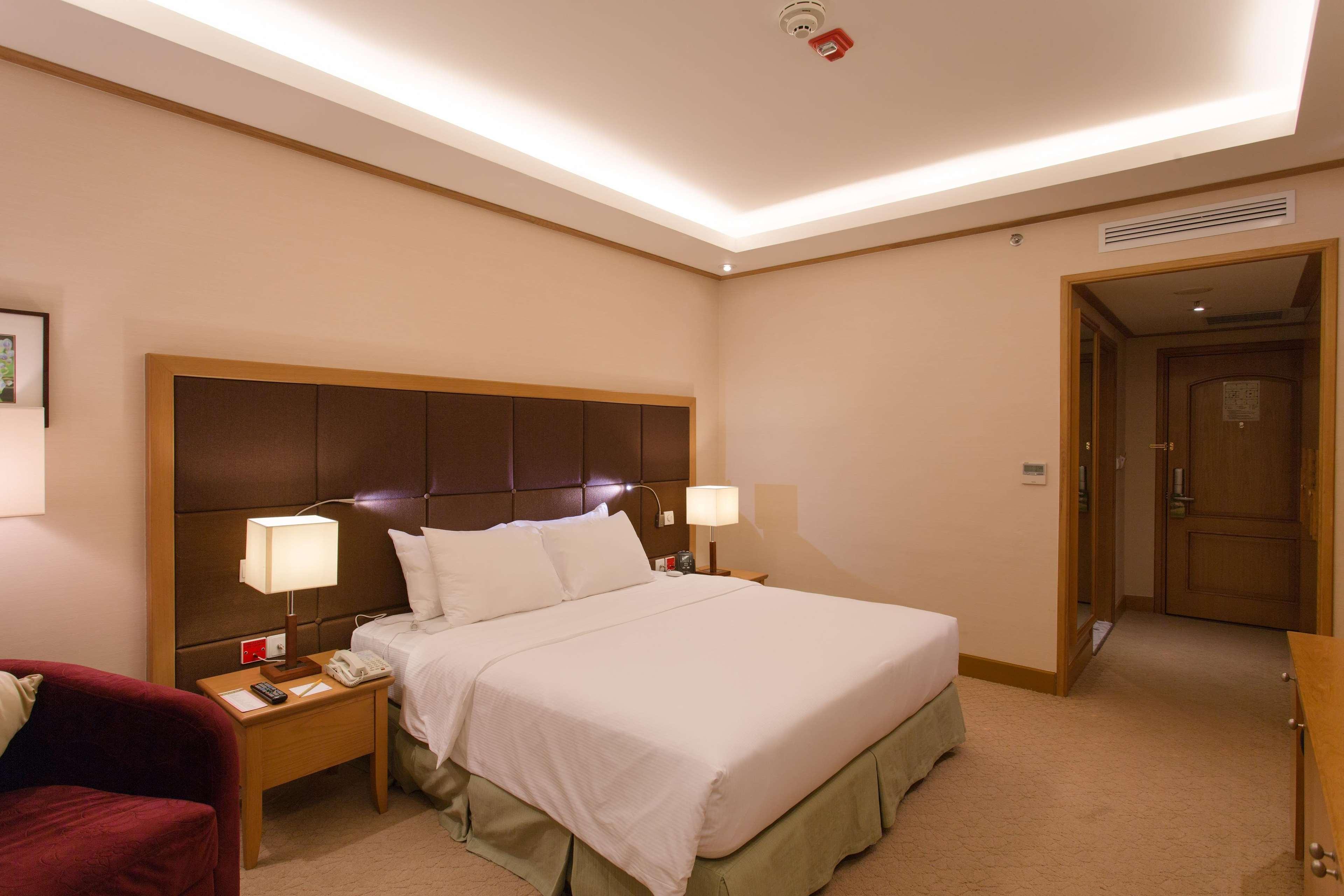 Hilton Garden Inn Ханой Екстериор снимка