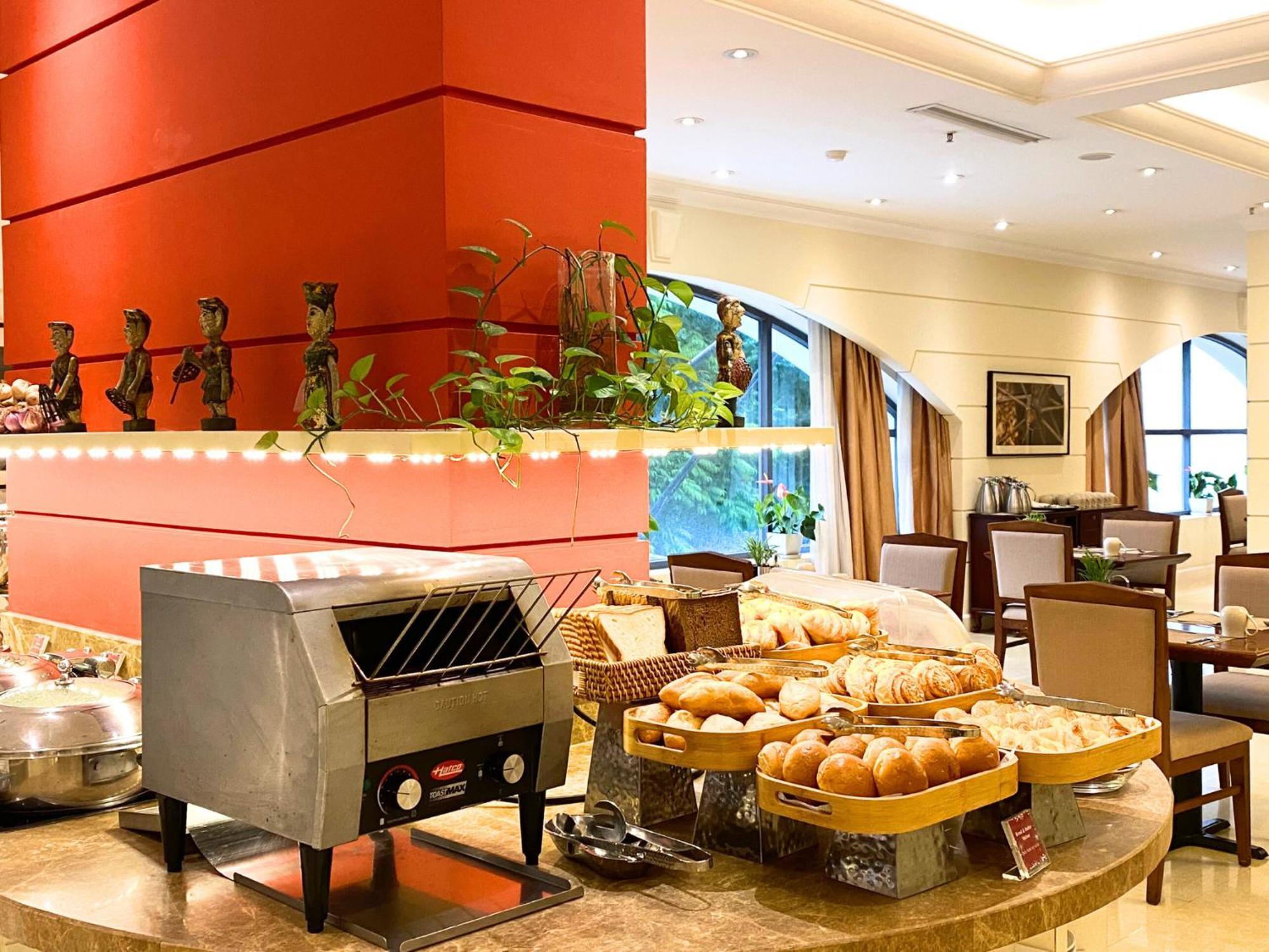 Hilton Garden Inn Ханой Екстериор снимка