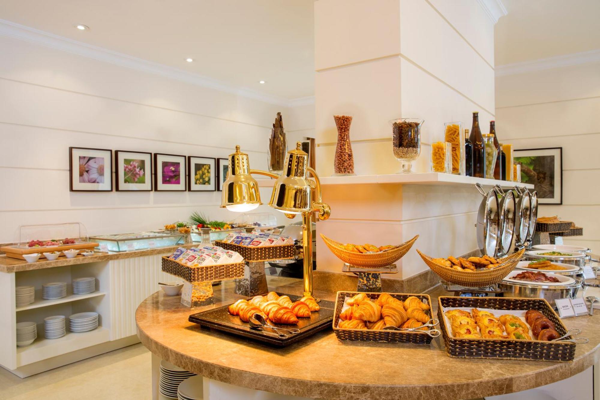 Hilton Garden Inn Ханой Екстериор снимка