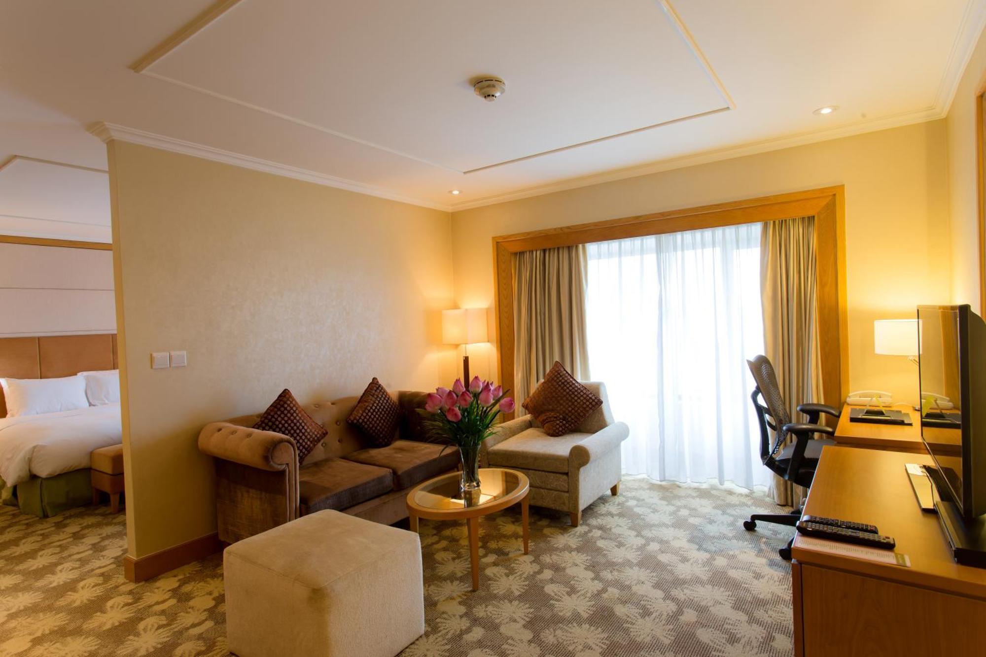 Hilton Garden Inn Ханой Екстериор снимка