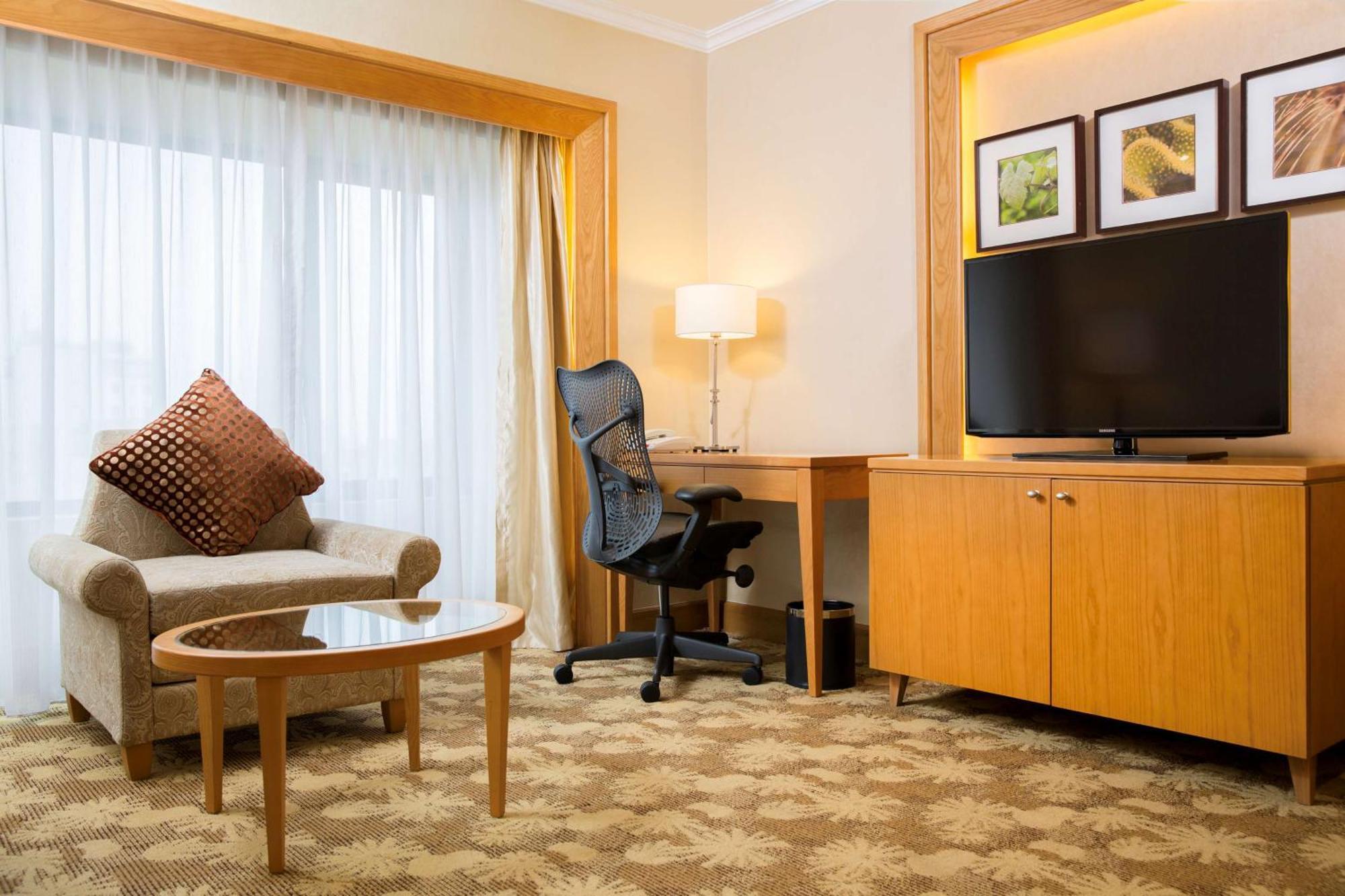 Hilton Garden Inn Ханой Екстериор снимка