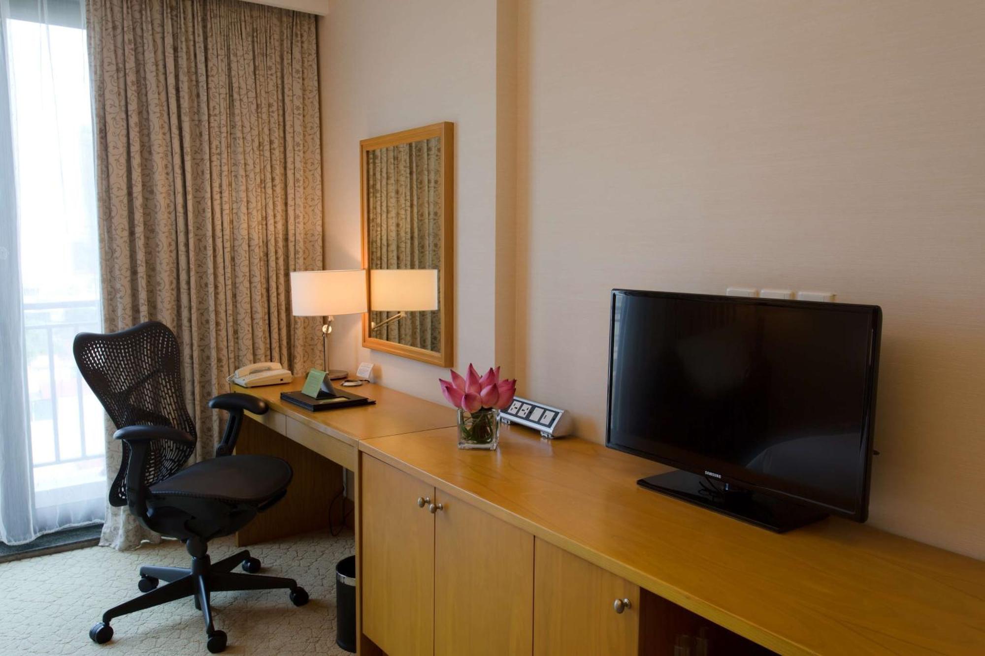 Hilton Garden Inn Ханой Екстериор снимка