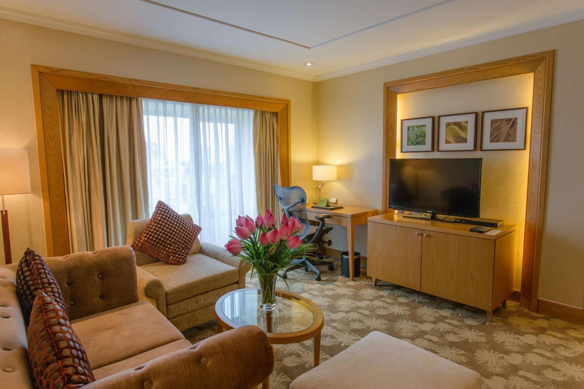 Hilton Garden Inn Ханой Екстериор снимка