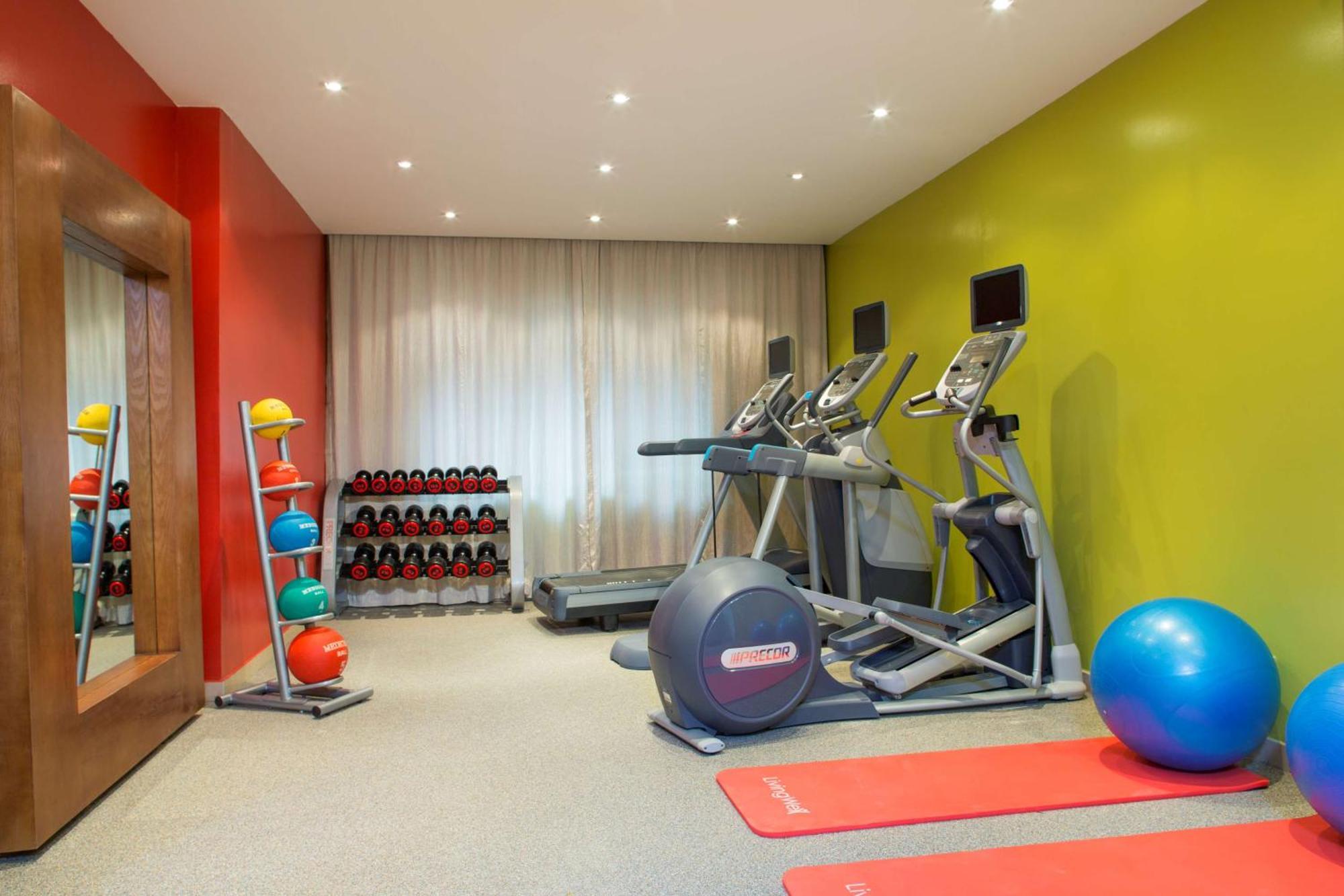 Hilton Garden Inn Ханой Екстериор снимка