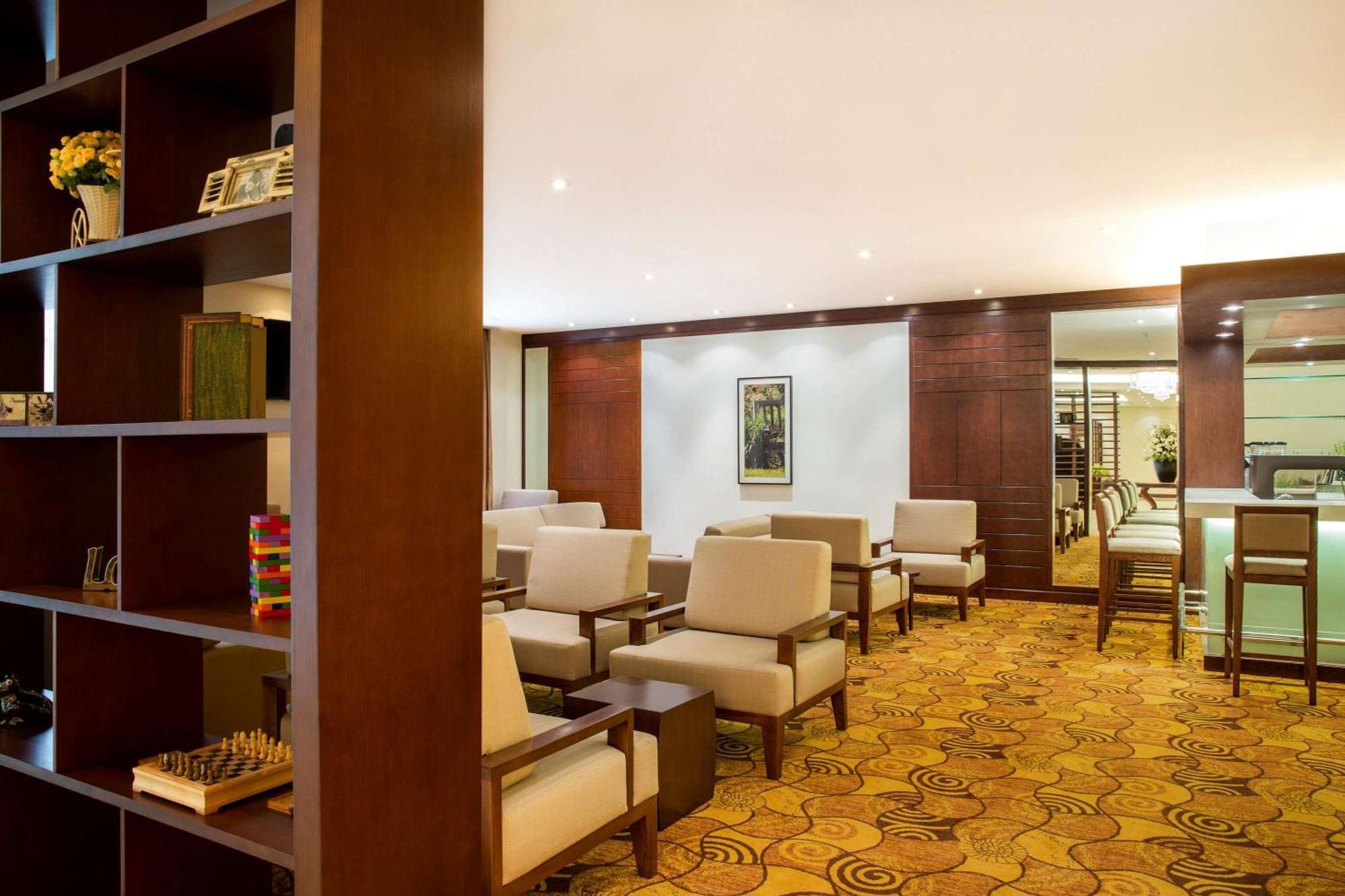 Hilton Garden Inn Ханой Екстериор снимка