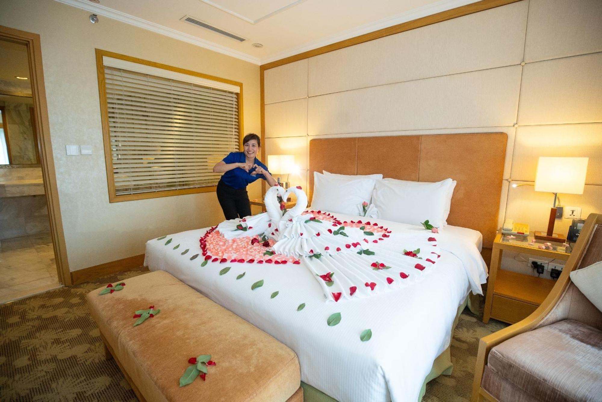 Hilton Garden Inn Ханой Екстериор снимка